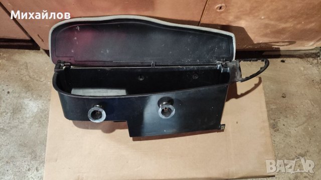 Жапка,трети ред седалки От Форд Галакси 2.0 бензин 116к.с. 2001г., снимка 2 - Части - 40556450