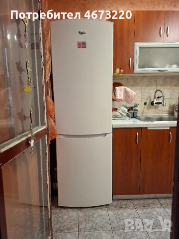 Продавам хладилник с фризер