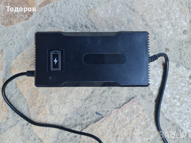 Зарядно за тротинетки, електрически велосипеди и други 42 волта 5 А, снимка 4 - Велосипеди - 42065764