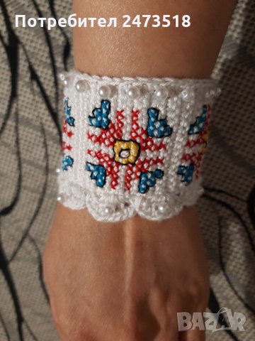 Плетени гривни със шевица , снимка 2 - Ръкавици - 34086188