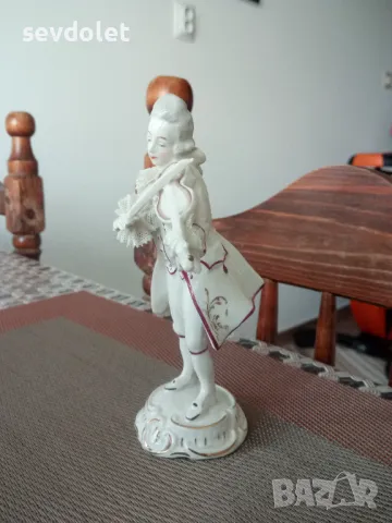 Стилна и красива с изработката си статуетка., снимка 6 - Антикварни и старинни предмети - 50116051