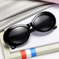Дамски слънчеви очила в черно , снимка 1 - Слънчеви и диоптрични очила - 41689464
