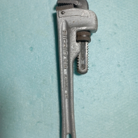 Ridgid 810 10" aluminum тръбопроводен ключ, снимка 1 - Ключове - 44574869