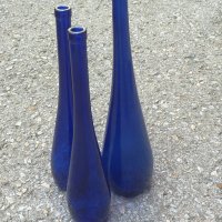 Лот от три старинни бутилки от кралско синьо/кобалтово/ стъкло , снимка 4 - Антикварни и старинни предмети - 41721943