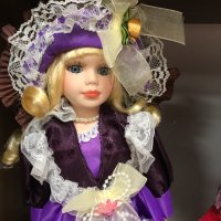Кукла с порцеланово лице и ръце - в различни цветове рокли​, снимка 4 - Кукли - 44190432