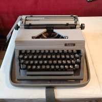 Пишеща машина Ерика, снимка 3 - Антикварни и старинни предмети - 42560739