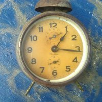 Стар часовник будилник Вюртнер, снимка 1 - Други ценни предмети - 40098397