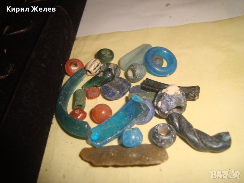 СТАРО ЦВЕТНО СТЪКЛО ВЪЗРАЖДАНЕ 17-18 ВЕК МНОГО РЕДКИ ДУХАНО СТЪКЛО МЪНИСТА за УКРАСА и КРЕМЪК 24241, снимка 1