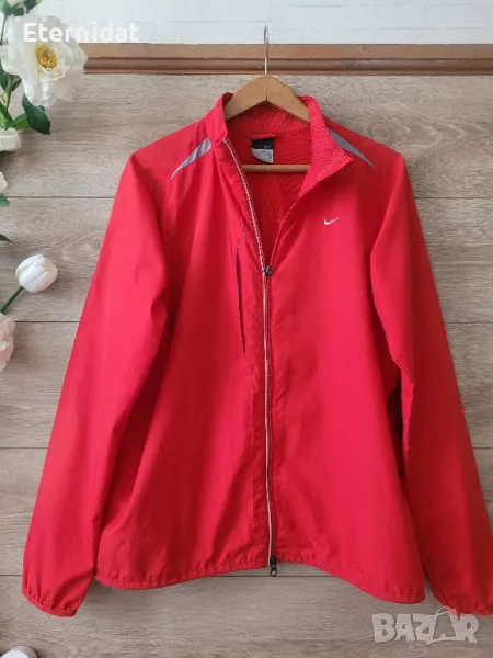 Червено яке NIKE ветровка , снимка 1