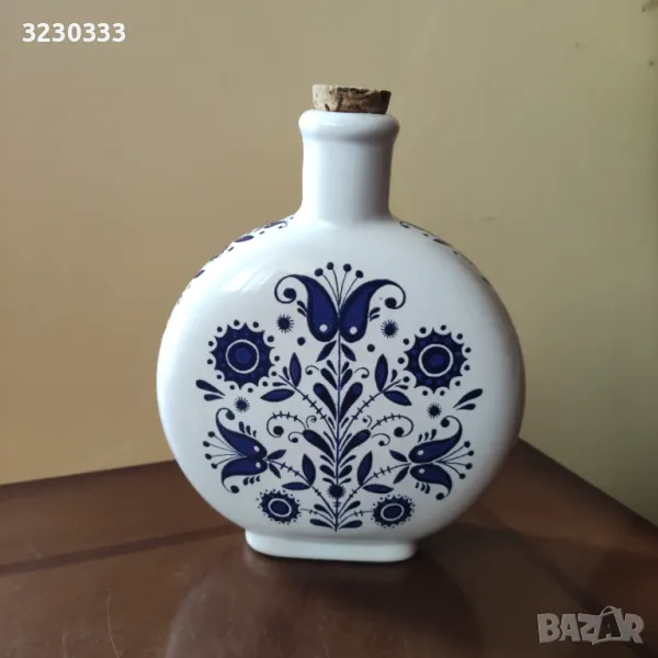 Порцеланова бутилка/шише за табак,колекционерска, снимка 1