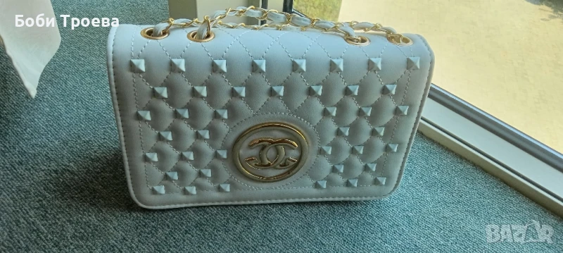 Стилна дамска чанта. Изработена от висококачествена еко кожа. Разполага с: едно разпределение, снимка 1