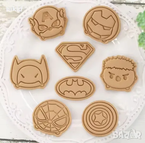 8 бр герои Avengers Хълк Батман Спайдърмен Айрън пластмасови разглобяеми резци форми тесто бисквитки, снимка 4 - Форми - 49210433