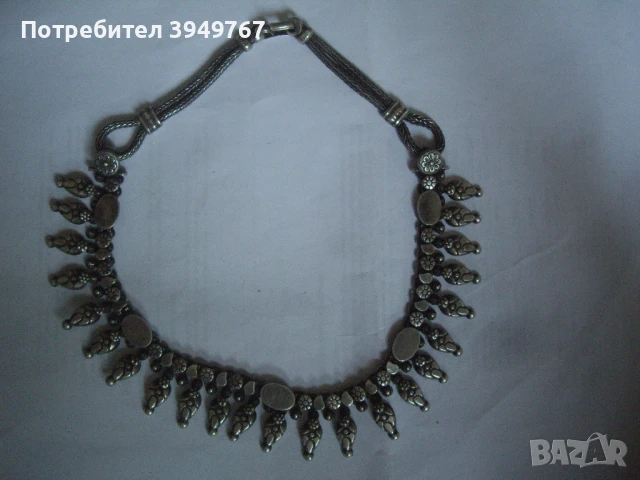 Стара ммасивна сребърнна огърлица.