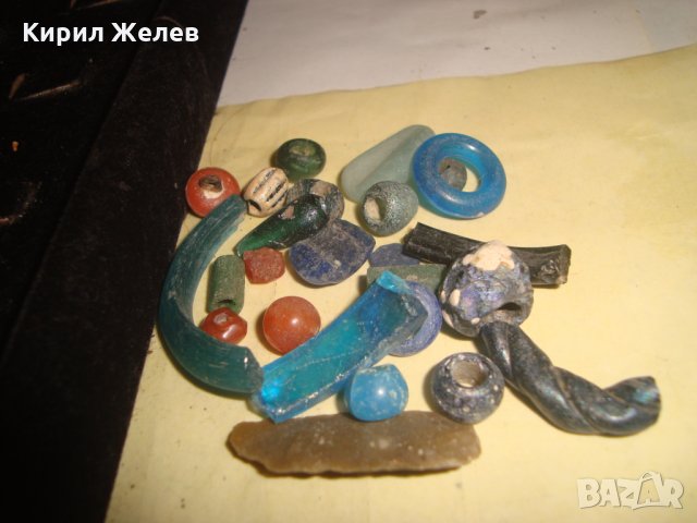 СТАРО ЦВЕТНО СТЪКЛО ВЪЗРАЖДАНЕ 17-18 ВЕК МНОГО РЕДКИ ДУХАНО СТЪКЛО МЪНИСТА за УКРАСА и КРЕМЪК 24241