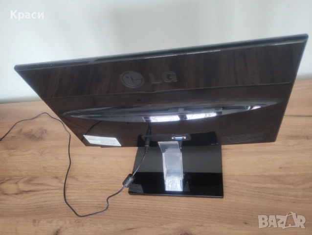 Монитор LG E1960S-PN, снимка 4 - Монитори - 53691063