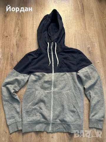 Продавам два броя суитшърта -  H&M и  SMOG