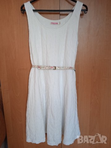 Бяла рокля 