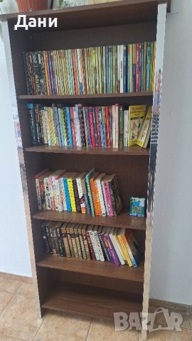 Библиотечен шкаф с пет рафта и огледални ръбове, снимка 3 - Шкафове - 44780938