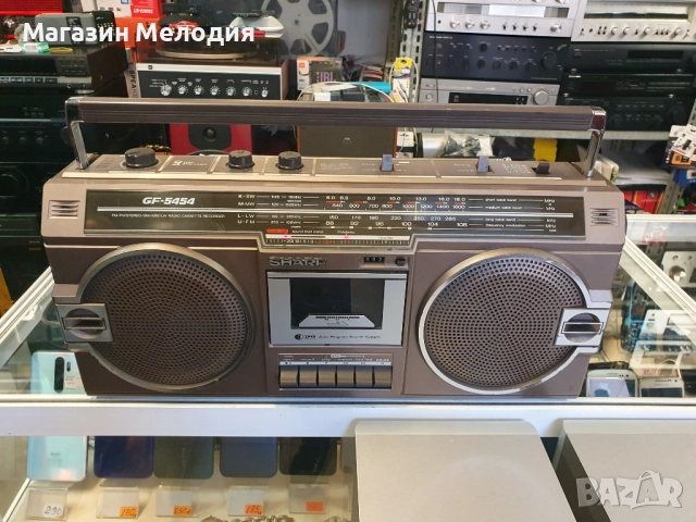Радиокасетофон SHARP GF-5454 В перфектно техническо и много добро визуално състояние., снимка 2 - Радиокасетофони, транзистори - 51769782
