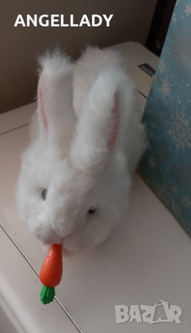 Продавам интерактивно зайче с морков