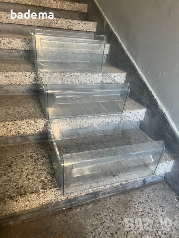 Чекмеджета , кутии, стъклени полици от хладилник за вграждане AEG, снимка 7 - Хладилници - 53763965
