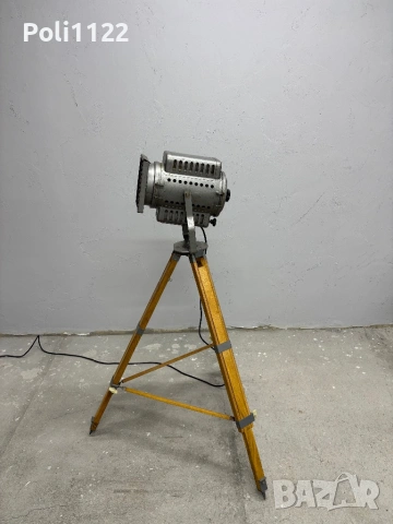 Винтидж индустриален прожектор на дървен статив, снимка 3 - Антикварни и старинни предмети - 53390560