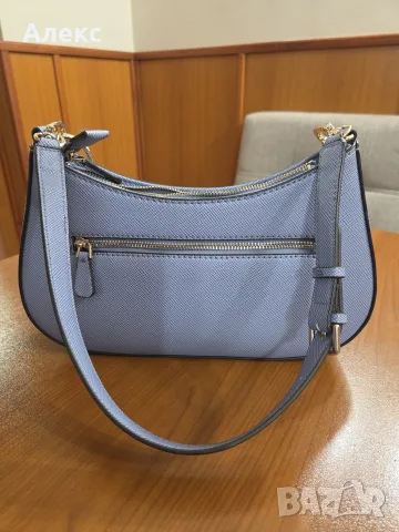 GUESS Noelle Saffiano – светлосиня чанта, снимка 4 - Чанти - 55963294