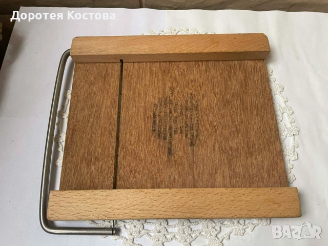 Красива дъска за сирена от Англия от дърво и керамична плочка с пеперуда, снимка 6 - Антикварни и старинни предмети - 53422535