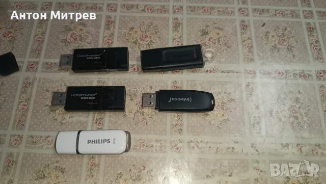 Продавам 5 броя usb запазени флашки на обща цена 50 лв. 