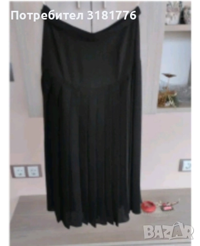 Официална дамска копринена пола с подплата на плисета.