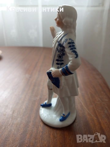 Фигура от порцелан колекционерска , снимка 4 - Други ценни предмети - 52320392