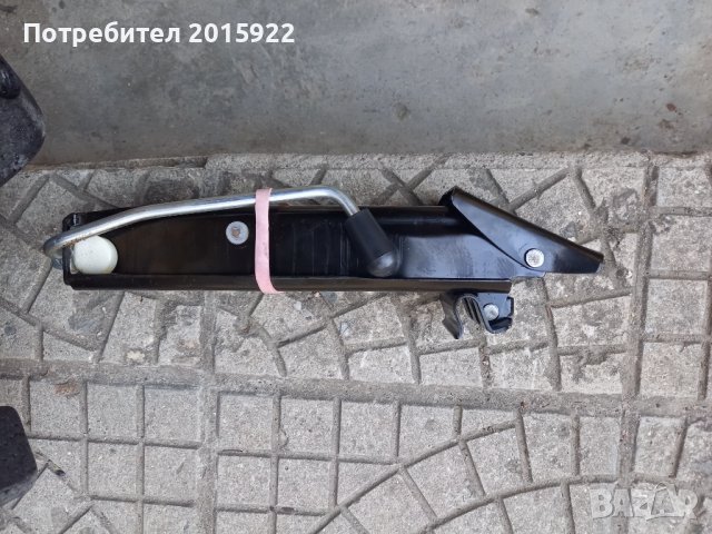 Оригинален комплект крик ключ и кука за vw.Golf.4.5.6.Bora.passat.-Fox.polo.lupo.skoda fabia., снимка 4 - Аксесоари и консумативи - 41968019