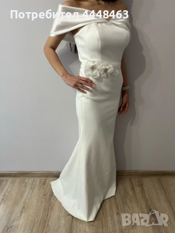 Бяла официална рокля