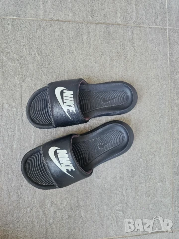 Чехли nike 35.5 номер, снимка 3 - Детски сандали и чехли - 51159564
