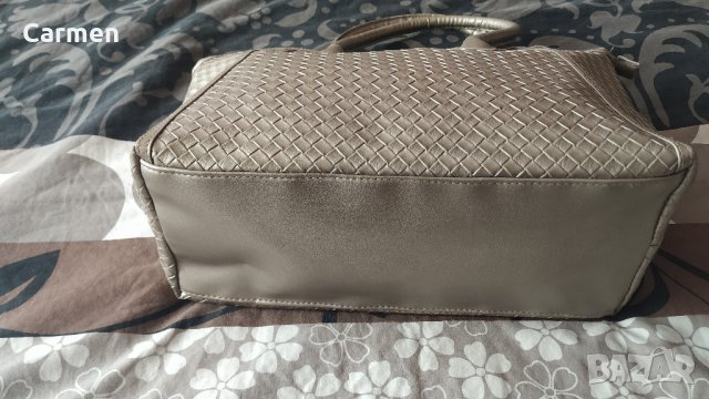 Дамска чанта, снимка 3 - Чанти - 33846366