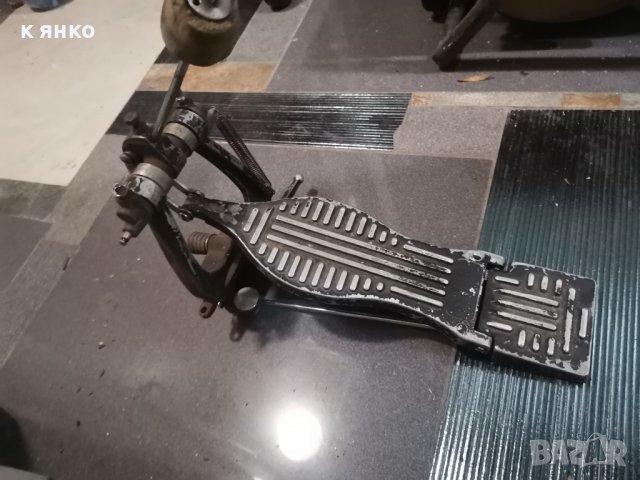 барабани педал / чинели