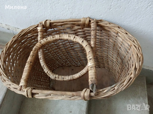 Плетена кошница с дръжки