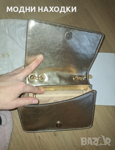 GUESS Оригинална Дамска Чанта, снимка 8 - Чанти - 53509255