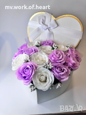 Подаръчна кутия с ароматни сапунени рози 