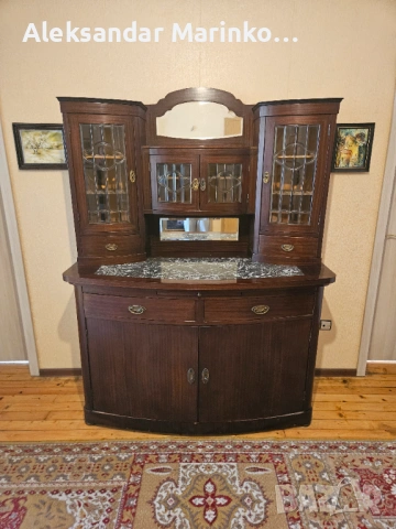 Продавам старинен витринен бюфет1920-1930та година (добро състояние)