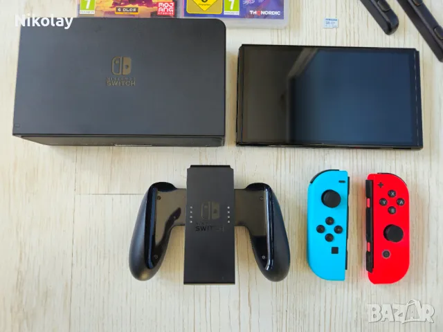 Nintendo Switch OLED - 128GB + 2 игри, снимка 2 - Nintendo конзоли - 48104299