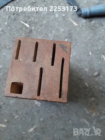 Дървена поставка за ножове