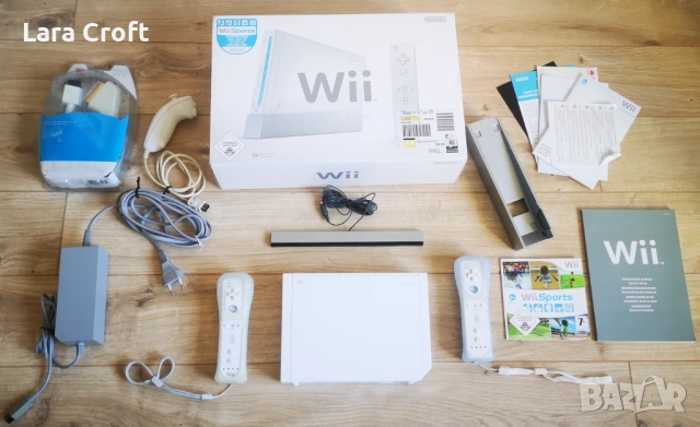 Nintendo Wii пълен комплект с кутия два контролера и игра 
