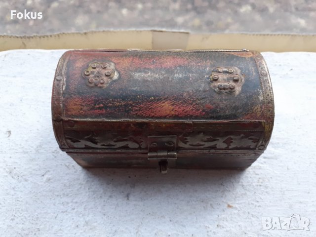 Стара дървена кутия с месингов обков, снимка 2 - Антикварни и старинни предмети - 38999915