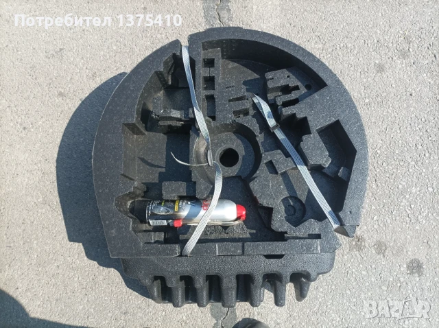 Организатор резервна гума за GOLF 6 Комби със спрей , снимка 1