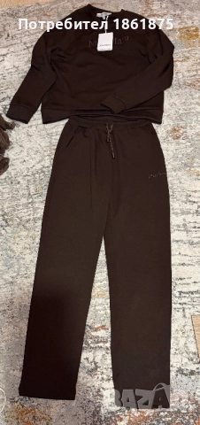 Уникален дамски екип MAX MARA, снимка 3 - Спортни екипи - 52576876