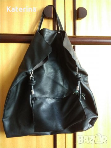 Модерна и елегантна черна дамска чанта с аксесоар към нея, снимка 3 - Чанти - 33934704