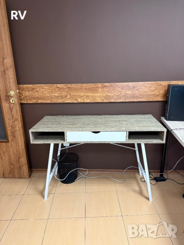 Бюро маса Jysk