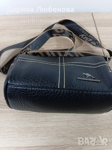 Малка кожена чантичка , снимка 2 - Чанти - 52747713