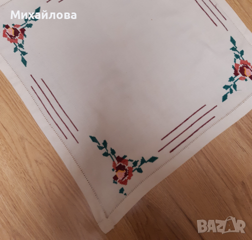 Ръчна бродерия каре, снимка 3 - Декорация за дома - 44604048